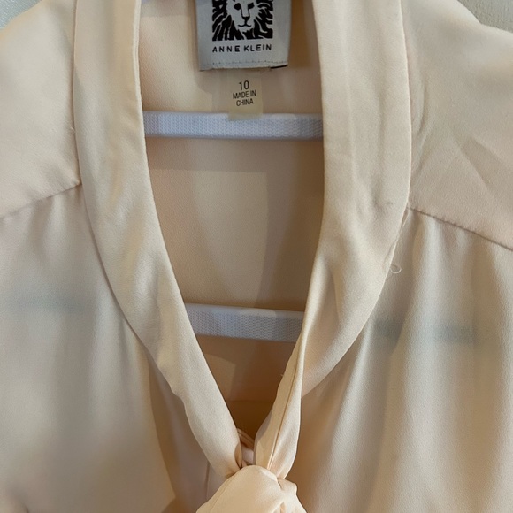 Anne Klein cream colored pleated blouse - Picture 3 of 3